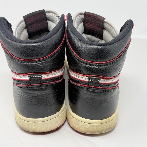Size 9.5 - Jordan 1 Retro High Bloodline 2019 / 555088-062 - Picture 5 of 16